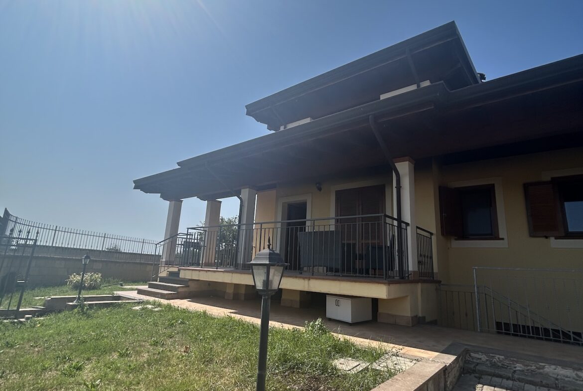 5 bedrooms Villa in Ladispoli, Italy No. 305927