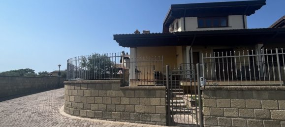 5 bedrooms Villa in Ladispoli, Italy No. 305927 2