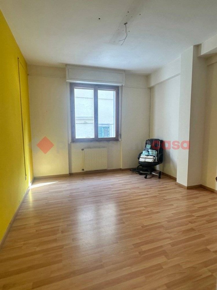 3 rooms Office in Livorno, Italy No. 356712