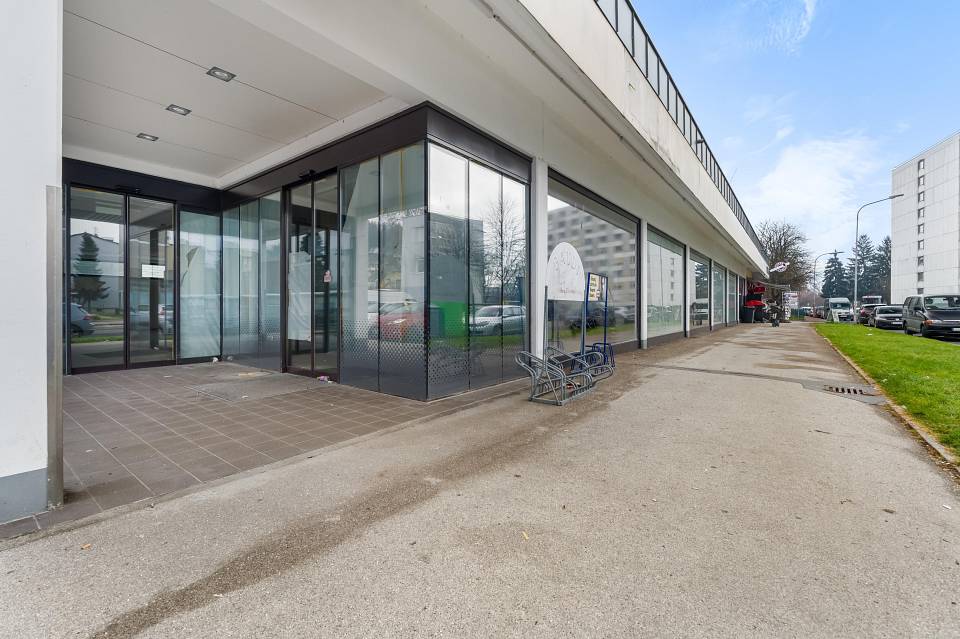 1345m² Commercial property in Klagenfurt am Worthersee, Austria No. 128553