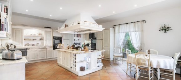 6 bedrooms Villa in Antibes, France No. 1777 23