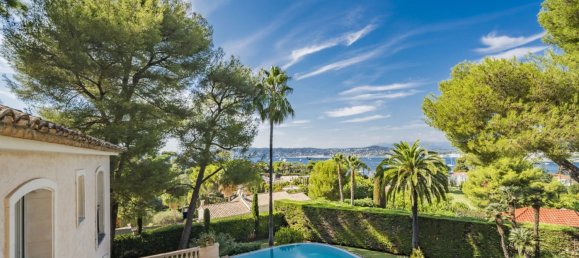 6 bedrooms Villa in Antibes, France No. 1777 4