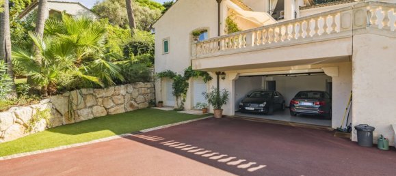 6 bedrooms Villa in Antibes, France No. 1777 20