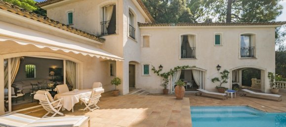 6 bedrooms Villa in Antibes, France No. 1777 5