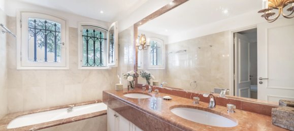 6 bedrooms Villa in Antibes, France No. 1777 26