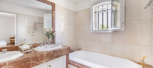 6 bedrooms Villa in Antibes, France No. 1777 29