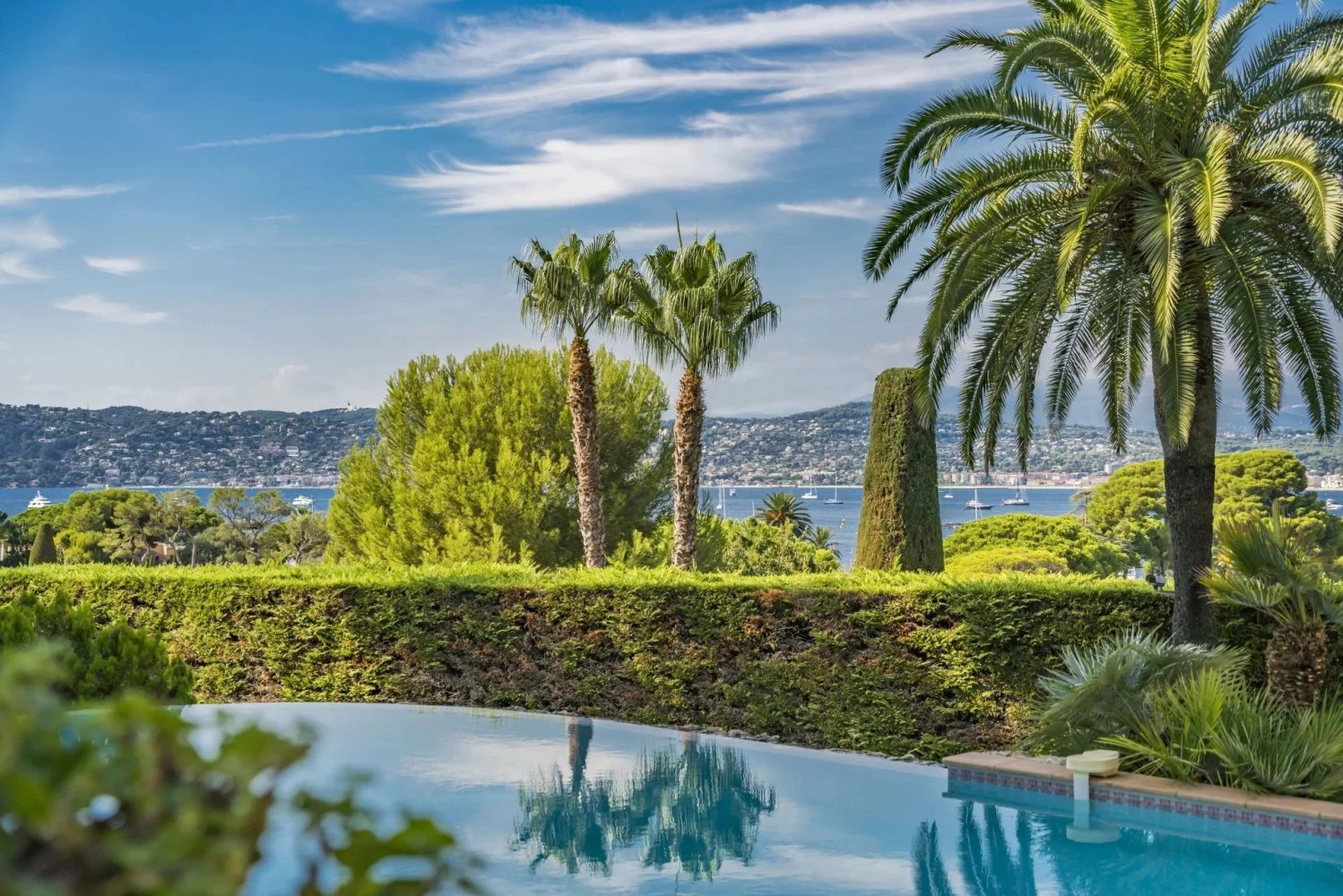 6 bedrooms Villa in Antibes, France No. 1777