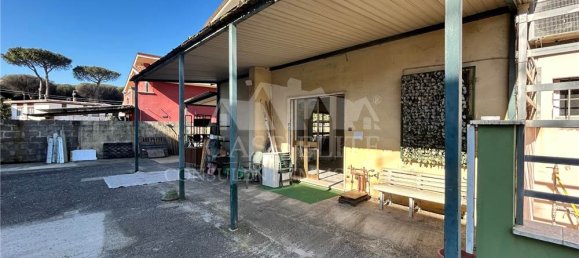 Propiedad comercial de 4 habitaciónes en Anzio, Italy No. 153507 9