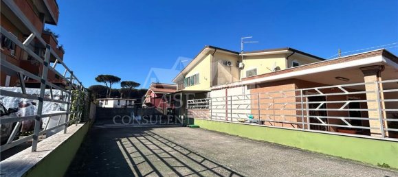 Propiedad comercial de 4 habitaciónes en Anzio, Italy No. 153507 10