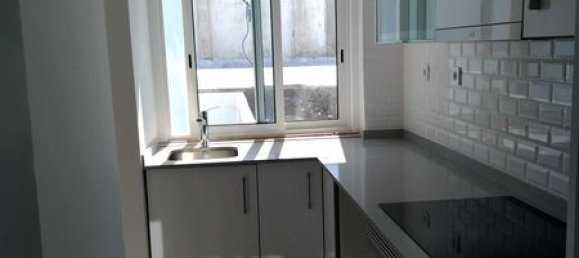 Квартира с 1 спальней в Алмада, Португалия № 233545 13