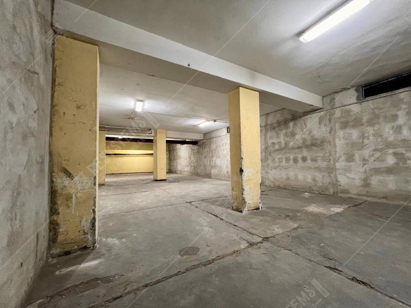 87m² Warehouse in Milan, Italy No. 245722