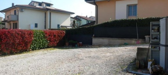 9 rooms Apartment in Fucecchio, Italy No. 35715 5