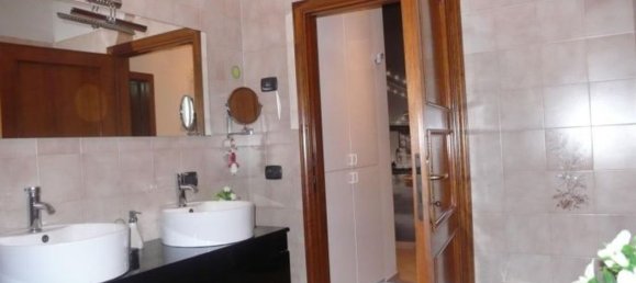 9 rooms Apartment in Fucecchio, Italy No. 35715 11