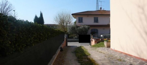 9 rooms Apartment in Fucecchio, Italy No. 35715 4