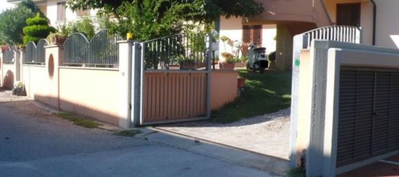 9 rooms Apartment in Fucecchio, Italy No. 35715 3