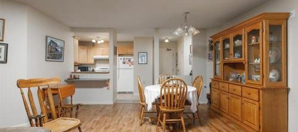 Studio in the Condo in British Columbia, Canada No. 1322 6