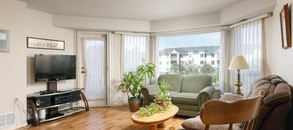 Studio in the Condo in British Columbia, Canada No. 1322 4