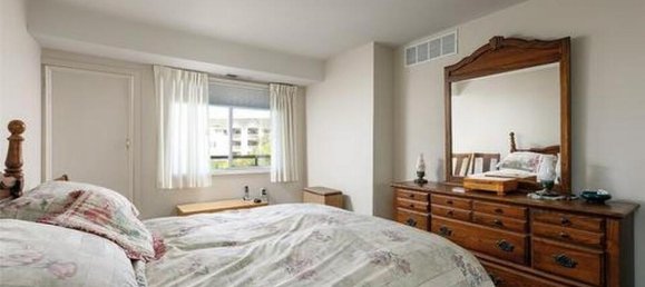 Studio in the Condo in British Columbia, Canada No. 1322 11