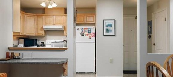 Studio in the Condo in British Columbia, Canada No. 1322 8