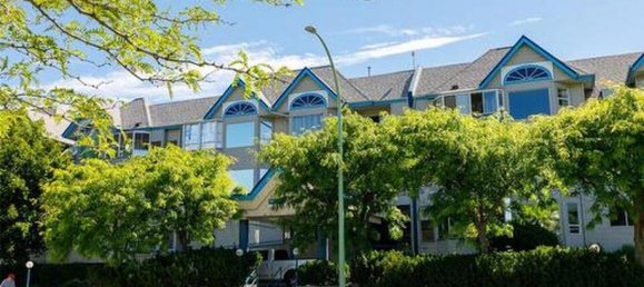 Studio in the Condo in British Columbia, Canada No. 1322 2