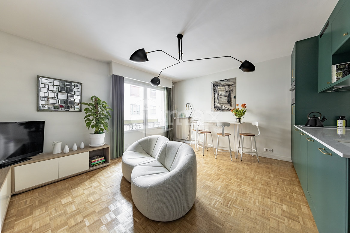 Apartamento de 3 dormitorios en Courbevoie, France No. 133050