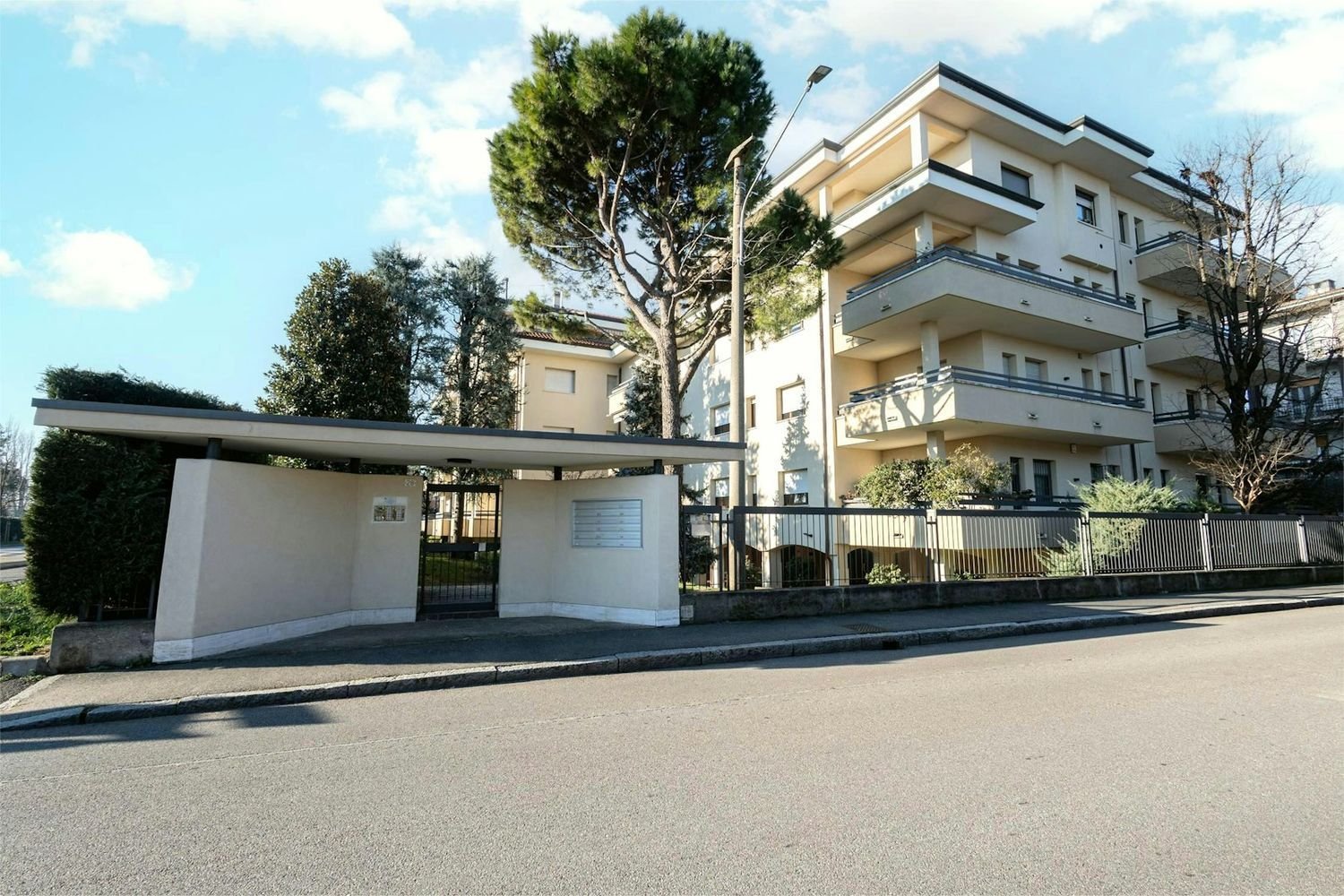 4 غرف نوم شقة في Nerviano, Italy رقم 360550