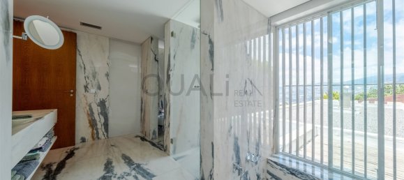 4 bedrooms Villa in Funchal, Portugal No. 221420 11