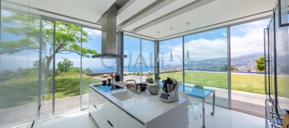 4 bedrooms Villa in Funchal, Portugal No. 221420 4