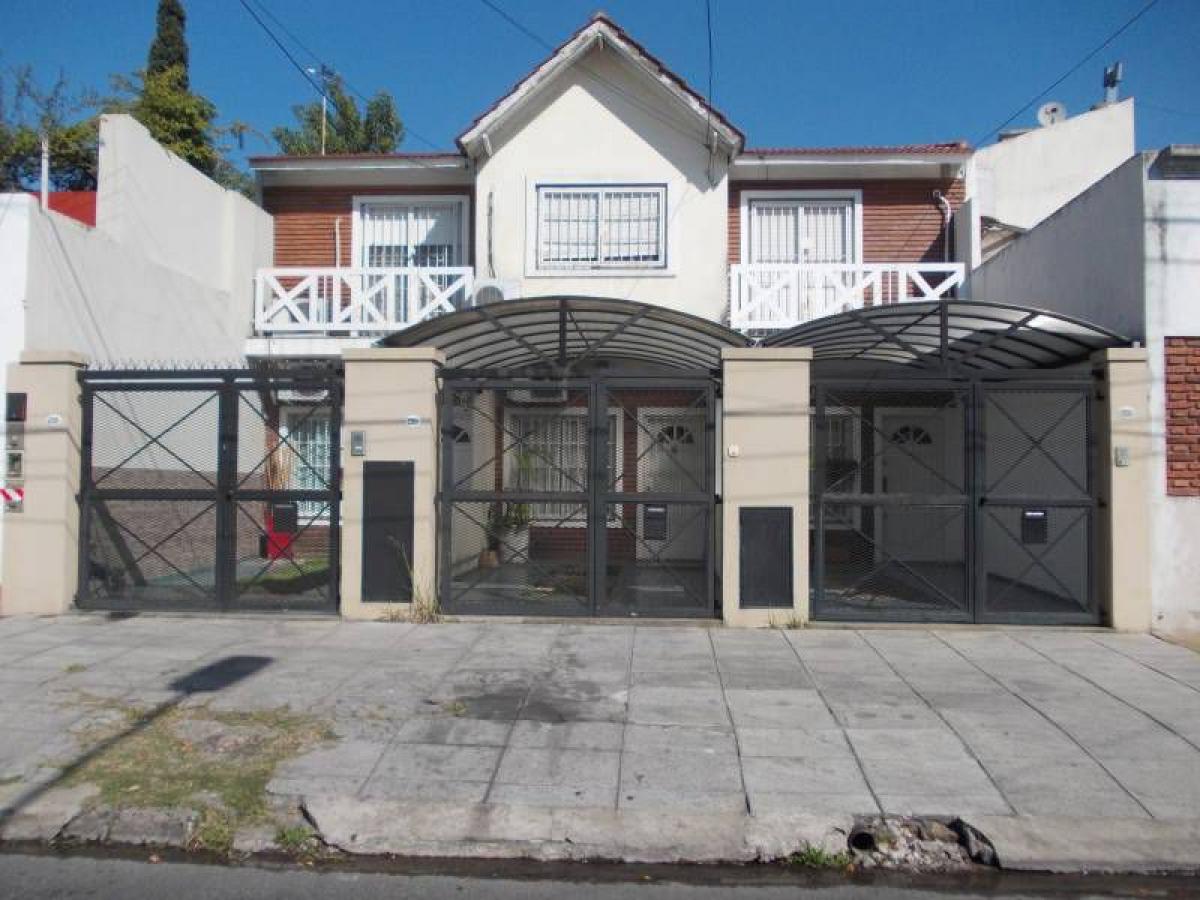 2 bedrooms House in Tres de Febrero, Argentina No. 2457