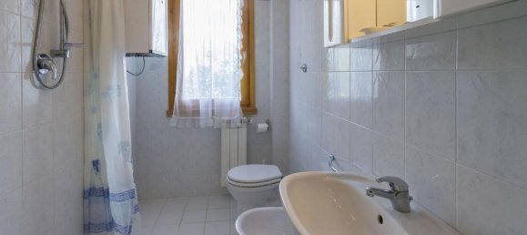 4 rooms Apartment in Montaione, Italy No. 142839 9