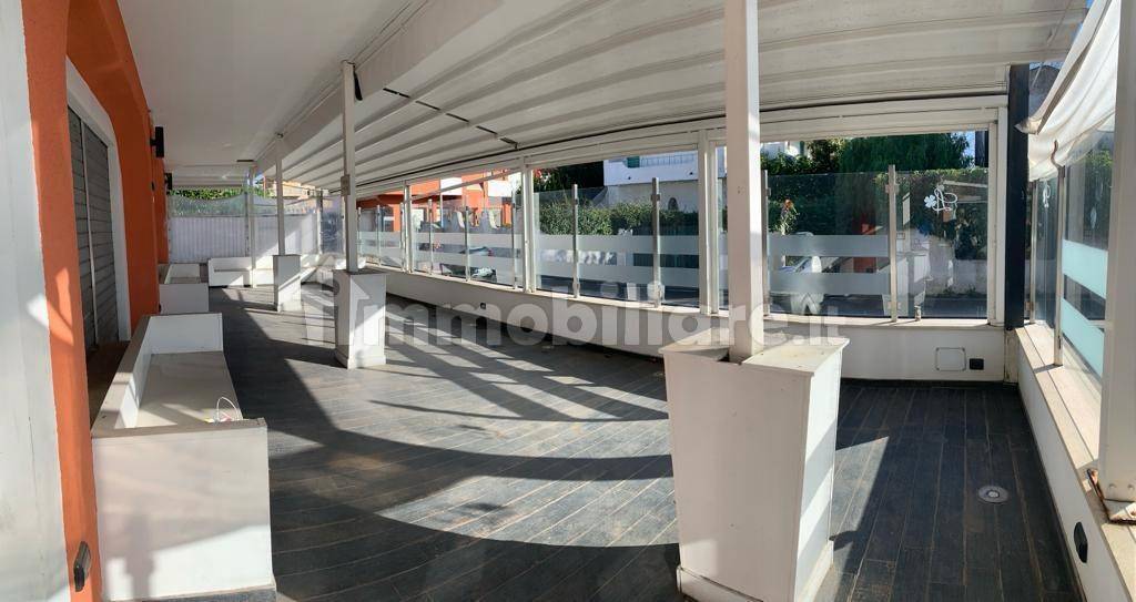 Propiedad comercial de 5 habitaciónes en San Felice Circeo, Italy No. 112675