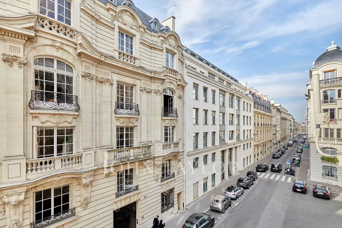 3 bedrooms Apartment in Paris, France No. 351589