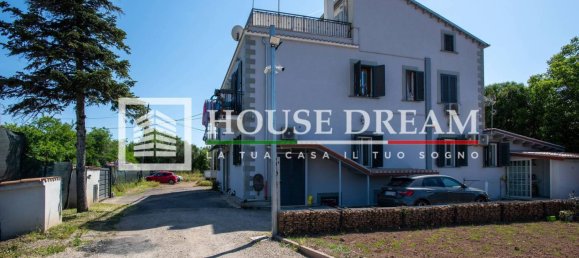 Apartamento de 2 dormitorios en Rome, Italy No. 279011 3