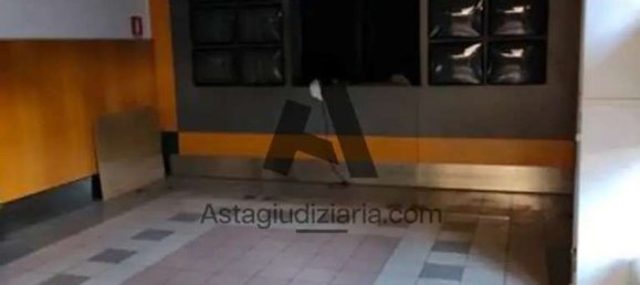 474m² Commercial property in Legnano, Italy No. 373623 3