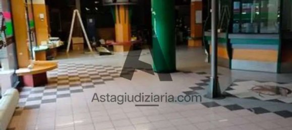 474m² Commercial property in Legnano, Italy No. 373623 2