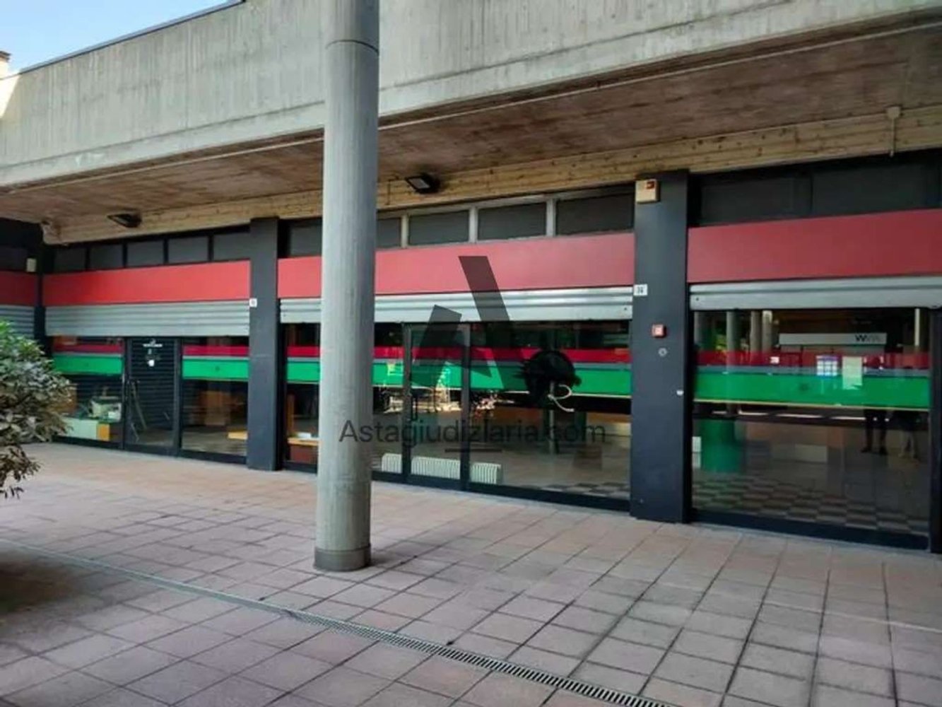 474m² Commercial property in Legnano, Italy No. 373623