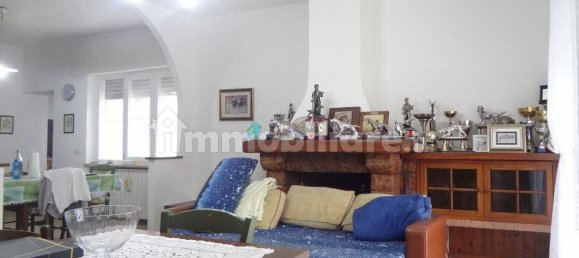 3 bedrooms Apartment in Castelraimondo, Italy No. 250825 8