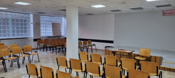 Gewerbliche Immobilie in Venegono Superiore, Italy 194m², Nr. 360941 5