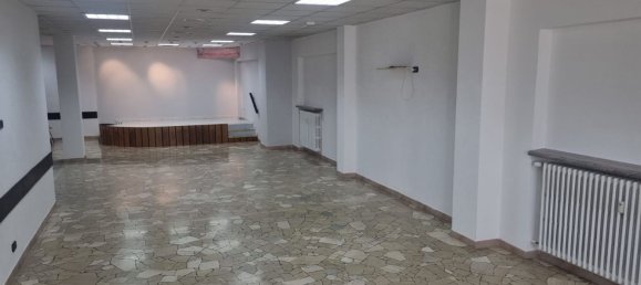 Gewerbliche Immobilie in Venegono Superiore, Italy 194m², Nr. 360941 3