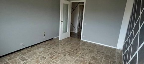 4 bedrooms Apartment in Tortona, Italy No. 379684 7