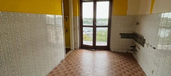 4 bedrooms Apartment in Tortona, Italy No. 379684 4