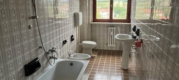 4 bedrooms Apartment in Tortona, Italy No. 379684 9