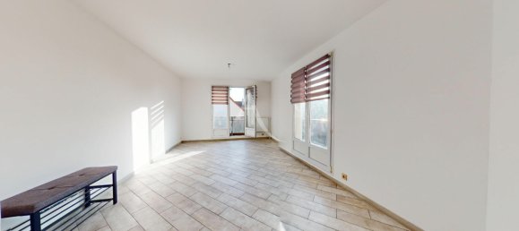 3 chambres Appartement à Pontault-Combault, France No. 175946 2