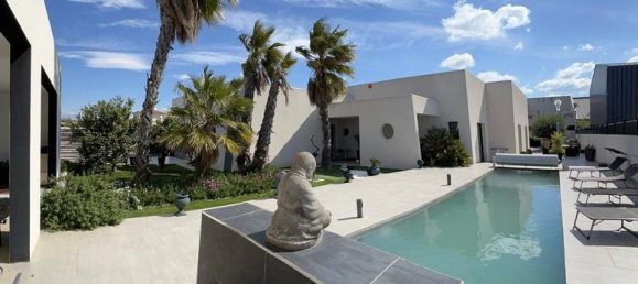 3 bedrooms Villa in Argeliers, France No. 202907 5