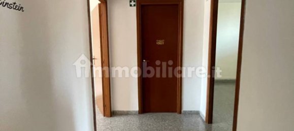 Oficina de 3 habitaciónes en Latina, Italy No. 121401 2