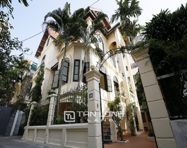 5 bedrooms Villa in Tay Ho, Vietnam No. 1182
