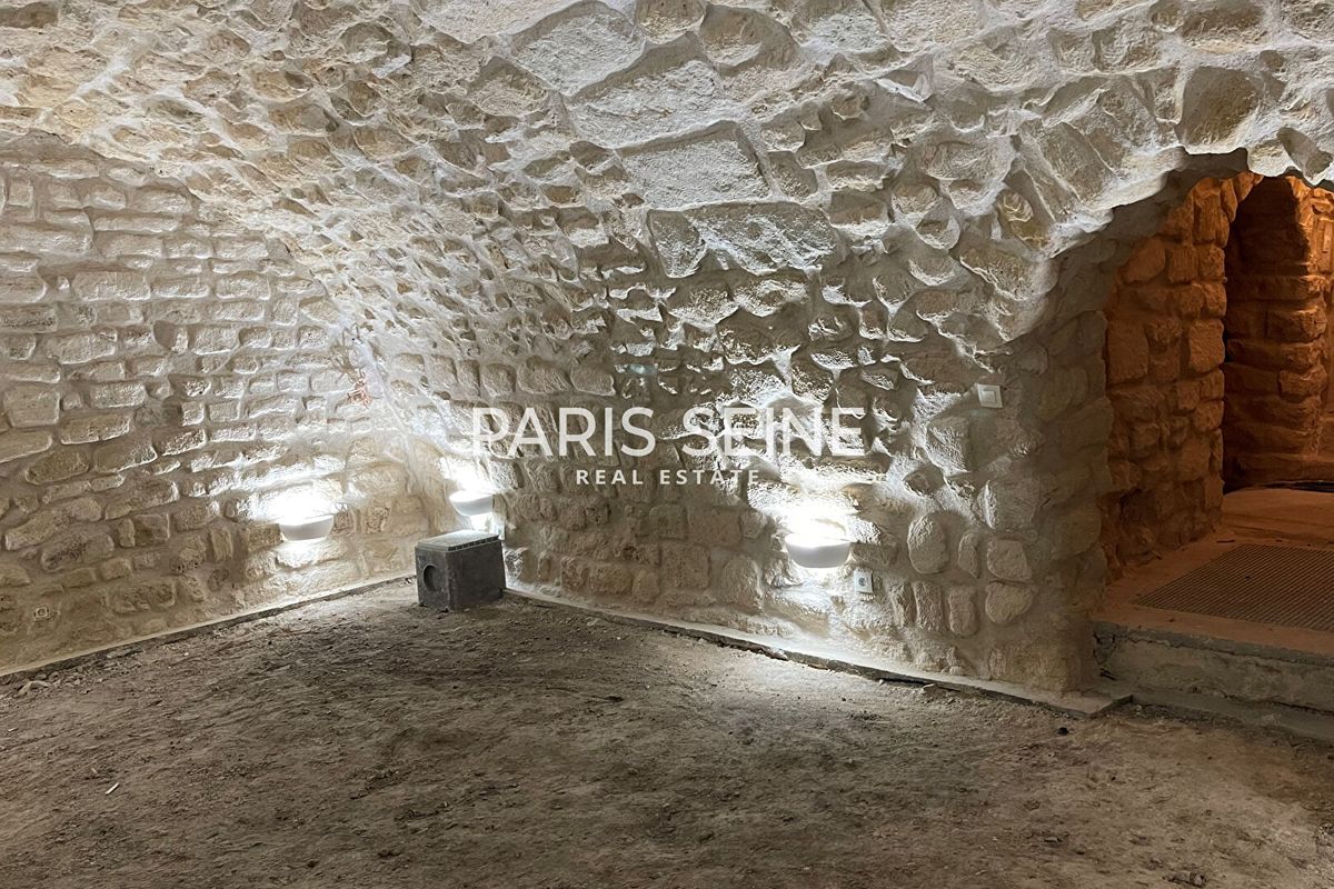 3 rooms Apartment in Paris, France No. 161587