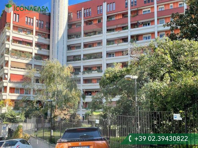 1 room Garage in Milan, Italy No. 241138