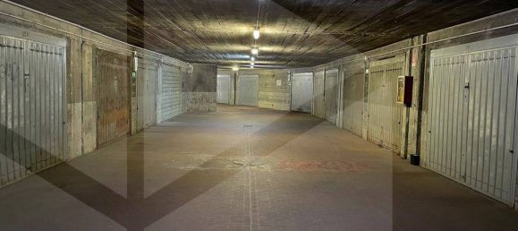 1 room Garage in Milan, Italy No. 241138 8