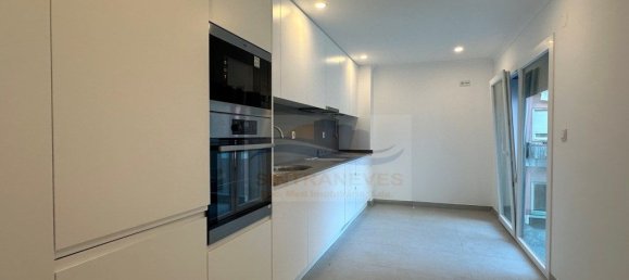 3 bedrooms Apartment in Amadora, Portugal No. 105110 3